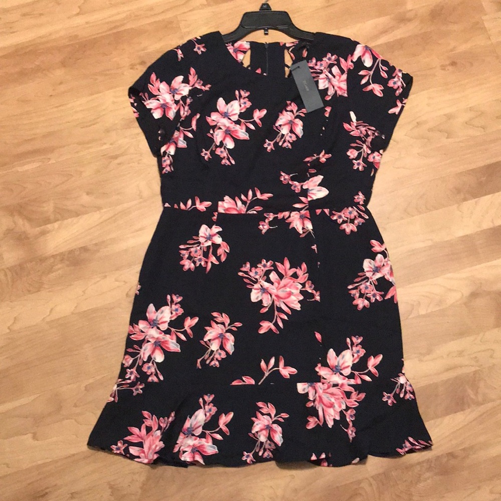 Precious Ruffled Dress - Picture 4 of 7
